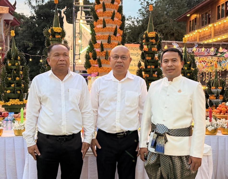 ร่วมกิจกรรมทำบุญตักบาตร